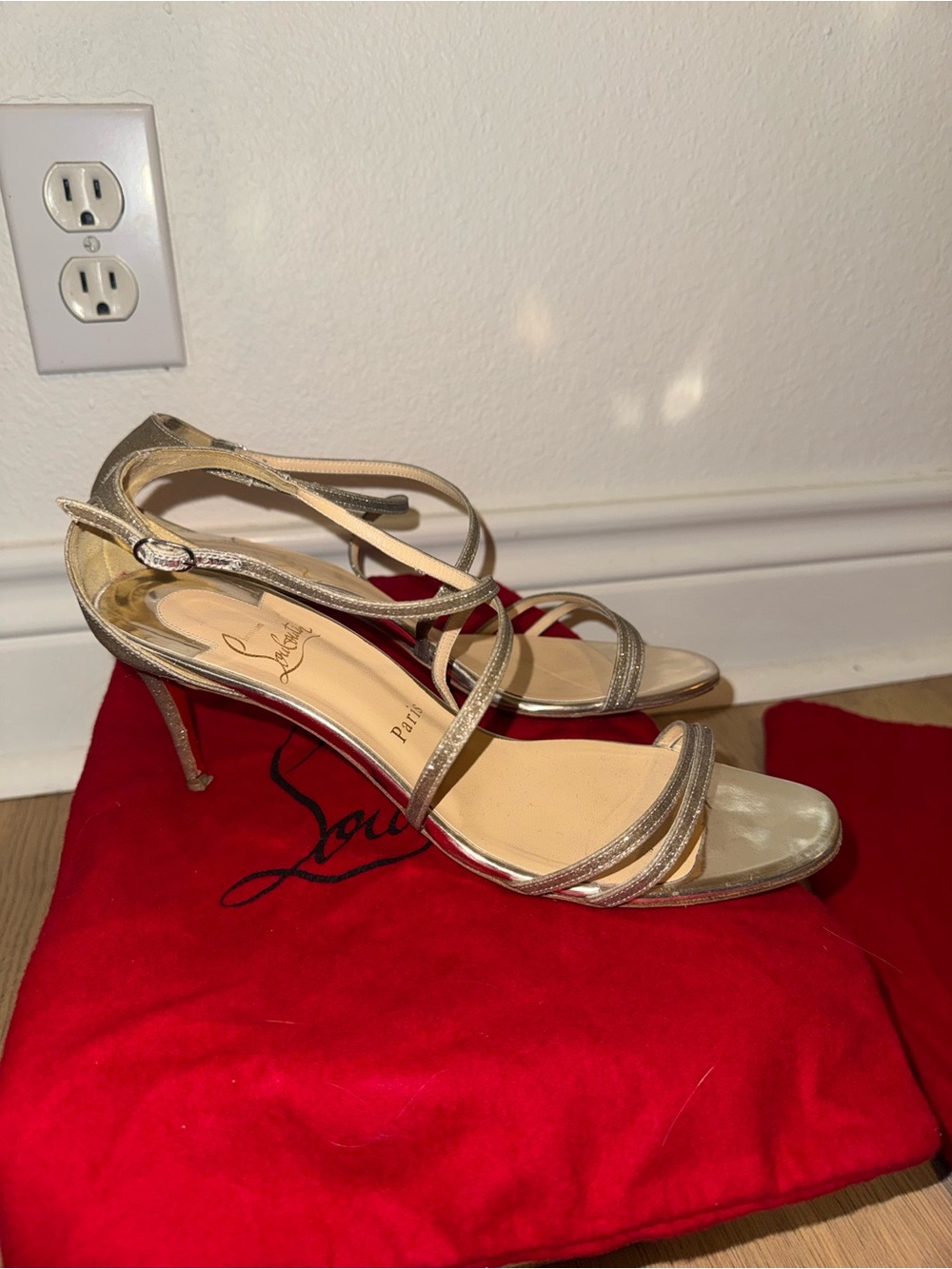 Christian Louboutin 39 GWINEE 70 GLITTER MINI/SPECCHIO TOE
IVORY/BEIGE